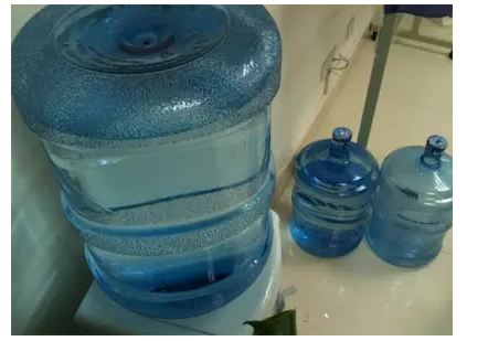 你喝的桶装水安全吗？如何鉴别真假桶装水？